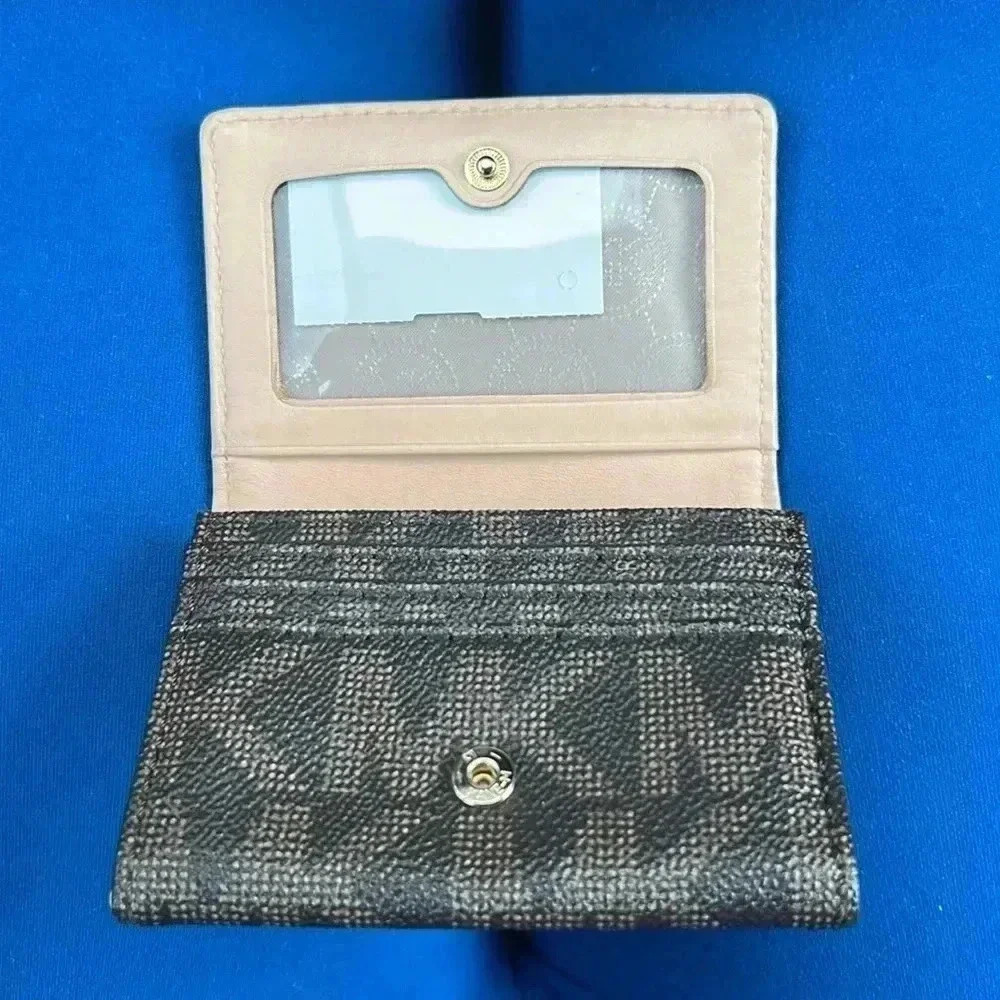 Micheal Kors Card Holder - Picture 3 of 5